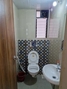 Bathroom Image of 548 Sq.ft 1 BHK Apartment / Flat for rent in Dosti Greater Thane, Bhiwandi Thane for Rs. 11000