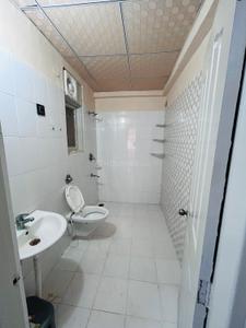 Bathroom Image of 950 Sq.ft 2 BHK Apartment / Flat for rent in Somya Sky Legend, Budhsinghpura Jaipur for Rs. 25000
