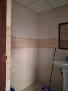 Common Bathroom Image of 425 Sq.ft 1 RK Apartment / Flat for rent in Supertech Eco Suites, Sector 137 Noida for Rs. 20500