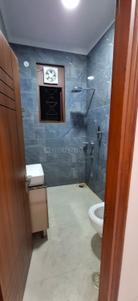 Bathroom Image of 500 Sq.ft 1 BHK Builder Floor for rent in Janakpuri New Delhi for Rs. 20000