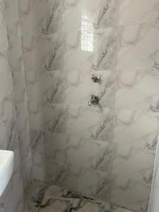 Bathroom Image of 725 Sq.ft 1.5 BHK Builder Floor for rent in Rajendra Nagar Patna for Rs. 18000