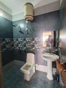 Bathroom Image of 1000 Sq.ft 2 BHK Builder Floor for rent in Sector 46 Gurgaon for Rs. 32000