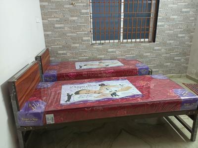 Bedroom Image of Sri Venkateshwara Ladies PG in Ambattur Industrial Estate, Chennai
