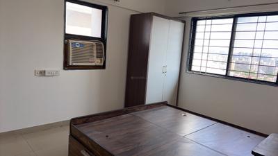 Bedroom Image of 900 Sq.ft 2 BHK Apartment / Flat for rent in Magarpatta Iris, Magarpatta City Pune for Rs. 36000