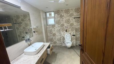 Image of 4400 Sq.ft 4 BHK Builder Floor for rent in DLF Alameda, Sector 73, Gurgaon for Rs. 135000