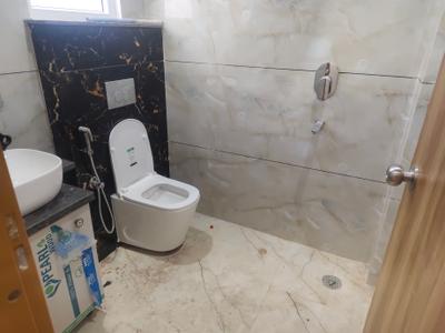 Bathroom Image of 900 Sq.ft 1 BHK Builder Floor for rent in Sector 14 Gurgaon for Rs. 34600
