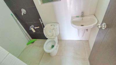 Bathroom Image of 1350 Sq.ft 3 BHK Apartment / Flat for rent in Patel Neotown Smondo 3, Electronic City Bengaluru for Rs. 40000