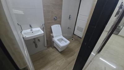 Bathroom Image of 500 Sq.ft 1 BHK Apartment / Flat for rent in Haware Intelligentia Infinity, Chembur Mumbai for Rs. 44000