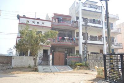 Image of 841 Sq.ft 1 BHK Independent House for rent in Sector 5, Gurgaon for Rs. 15000