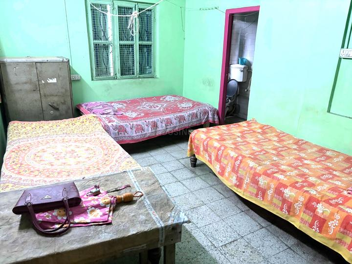 Bedroom Image of paul pg in Alipore, Kolkata