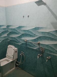 Bathroom Image of 850 Sq.ft 3 BHK Builder Floor for rent in Kalyanpur Kanpur for Rs. 8500
