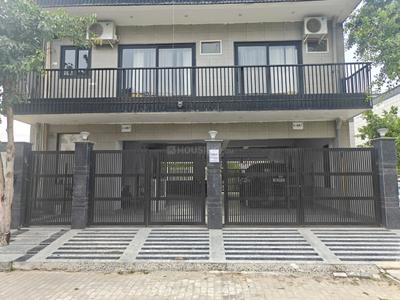 Image of 1800 Sq.ft 3 BHK Builder Floor for sale in BPTP Amstoria , Sector 102, Gurgaon for Rs. 28500000