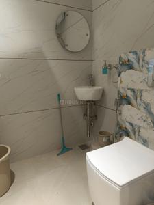 Bathroom Image of 1450 Sq.ft 3 BHK Apartment / Flat for sale in Ramakrishna Apartments, Patparganj New Delhi for Rs. 22500000