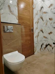 Common Bathroom One Image of 2250 Sq.ft 3 BHK Builder Floor for sale in DLF Phase 2, DLF Phase 1 Gurgaon for Rs. 50000000