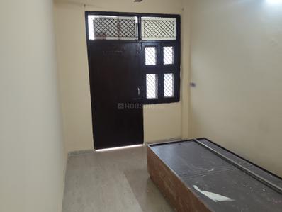 Bedroom Image of 1000 Sq.ft 3 BHK Builder Floor for rent in Preet Vihar New Delhi for Rs. 19000
