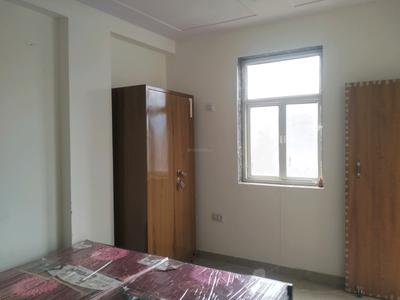 Bedroom Image of 810 Sq.ft 3 BHK Builder Floor for rent in New Ashok Nagar New Delhi for Rs. 35000