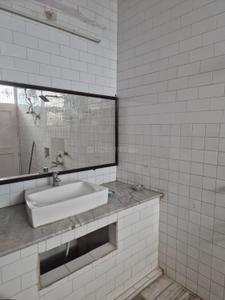 Bathroom Image of 4500 Sq.ft 3 BHK Independent House for rent in Indira Nagar Lucknow for Rs. 45000