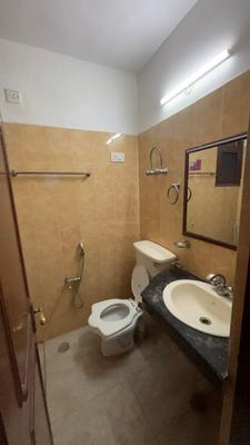 Image of 1950 Sq.ft 2 BHK Builder Floor for rent in Palm Ardee City, Sector 52, Gurgaon for Rs. 38000