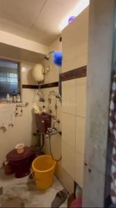 Bathroom Image of 680 Sq.ft 2 BHK Apartment / Flat for sale in Al Khaibar, Andheri West Mumbai for Rs. 18000000