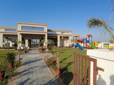 Gallery Cover Image of 2400 Sq.ft 4 BHK Villa for sale in Globe Homes, Makarwali for Rs. 7900000