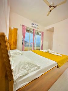 Bedroom Image of 2400 Sq.ft 4.5 BHK Duplex for sale in Karla Lonavala for Rs. 19000000