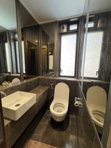 Bathroom Image of 1500 Sq.ft 3 BHK Apartment / Flat for sale in Lodha Park, Lower Parel Mumbai for Rs. 70000000