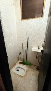 Bathroom Image of 1500 Sq.ft 1 BHK Apartment / Flat for rent in Aya Nagar New Delhi for Rs. 14000