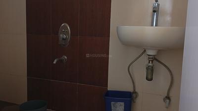 Bathroom Image of 595 Sq.ft 1 BHK Apartment / Flat for rent in Sufalam CHS, Chembur Mumbai for Rs. 42000