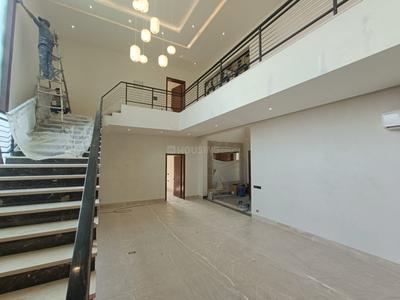 Balcony Image of 9000 Sq.ft 5 BHK Villa for sale in Chhattarpur New Delhi for Rs. 150000000