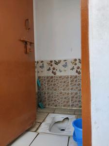 Common Bathroom Eight Image of 3200 Sq.ft 8 BHK Independent House for sale in Patel Nagar Ghaziabad for Rs. 35400000
