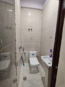 Bathroom Image of 800 Sq.ft 2 BHK Builder Floor for rent in Sector 63 A Noida for Rs. 22000