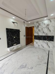 Bedroom Image of 780 Sq.ft 1 BHK Builder Floor for sale in Shalimar Bagh New Delhi for Rs. 12100000