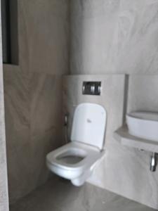 Common Bathroom Image of 1400 Sq.ft 3 BHK Apartment / Flat for sale in Prescon Midtown Bay, Mahim Mumbai for Rs. 63900000