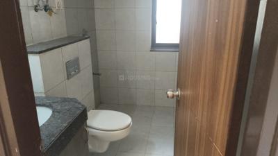 Bathroom Image of 1300 Sq.ft 2 BHK Apartment / Flat for sale in Godrej Oasis, Sector 88A Gurgaon for Rs. 14800000