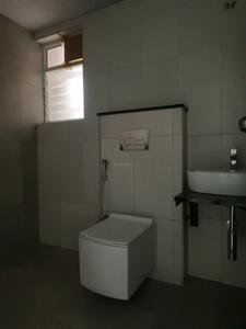 Common Bathroom Image of 1040 Sq.ft 2 BHK Apartment / Flat for rent in Sankalp Square, Devinagar Bengaluru for Rs. 48500