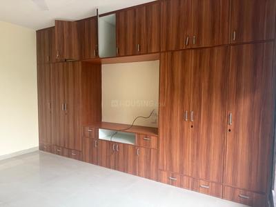 Bedroom Image of 4500 Sq.ft 3 BHK Builder Floor for rent in Sukhdev Vihar New Delhi for Rs. 100000