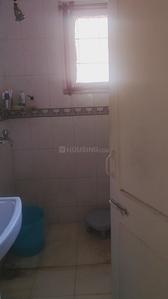 Bathroom Image of 600 Sq.ft 1 BHK Apartment / Flat for rent in Hindustan Times Apartments, Mayur Vihar Phase 1 New Delhi for Rs. 27000