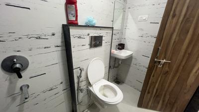 Bathroom Image of 650 Sq.ft 1 BHK Builder Floor for rent in Mahalakshmi Nagar Indore for Rs. 20000