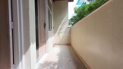 Balcony Image of 850 Sq.ft 3 BHK Builder Floor for sale in Dwarka Mor New Delhi for Rs. 5800000