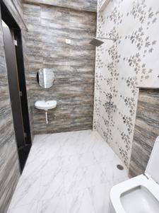 Bathroom Image of 3000 Sq.ft 3 BHK Builder Floor for rent in Sahadatganj Ayodhya for Rs. 19500