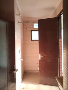 Common Bathroom One Image of 7200 Sq.ft 10 BHK Villa for sale in Paschim Vihar New Delhi for Rs. 150000000