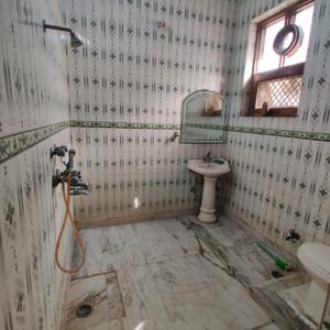 Bathroom Image of 2250 Sq.ft 3 BHK Apartment / Flat for rent in Sector 49 Faridabad for Rs. 32000