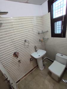 Bathroom Image of 1000 Sq.ft 3 BHK Builder Floor for sale in Rajendra Nagar Ghaziabad for Rs. 8800000