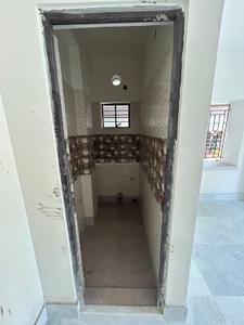 Bathroom Image of 1000 Sq.ft 3 BHK Apartment / Flat for sale in Baranagar Kolkata for Rs. 4800000