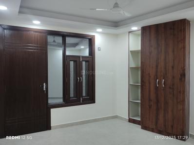 Bedroom Image of 1000 Sq.ft 3 BHK Apartment / Flat for sale in Pul Prahlad Pur New Delhi for Rs. 9000000