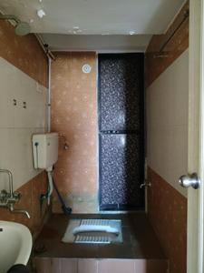 Common Bathroom Image of 902 Sq.ft 2 BHK Apartment / Flat for sale in Haware Citi , Kasarvadavali Thane for Rs. 7000000