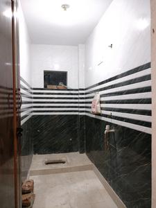 Common Bathroom Image of 1000 Sq.ft 2 BHK Apartment / Flat for sale in Shalimar Garden Ghaziabad for Rs. 6251000