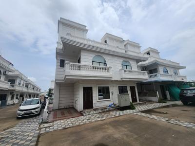 Image of 1750 Sq.ft 4.5 BHK Villa for rent in Shreenathji Aangan, Waghodia Road, Vadodara for Rs. 22000