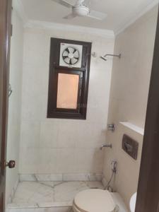 Bathroom Image of 1500 Sq.ft 3 BHK Builder Floor for sale in East Of Kailash New Delhi for Rs. 28000000