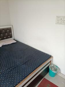 Bedroom Image of 800 Sq.ft 2 BHK Builder Floor for rent in Preet Vihar New Delhi for Rs. 25000